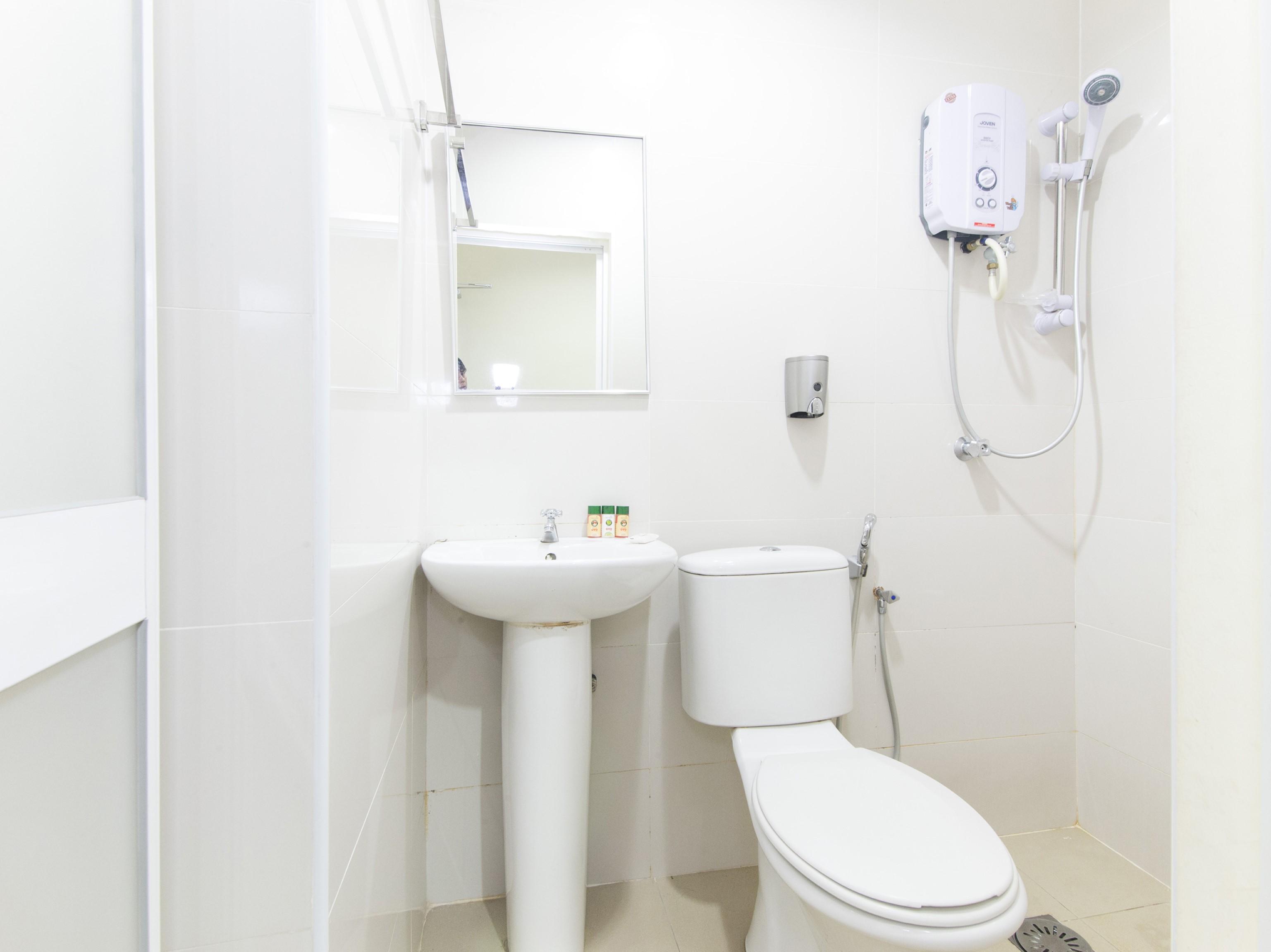 OYO 327 バディーズ ホテル【Sanitized Stay】 クアラルンプール エクステリア 写真