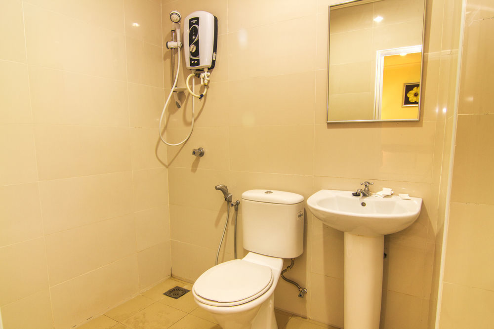 OYO 327 バディーズ ホテル【Sanitized Stay】 クアラルンプール エクステリア 写真